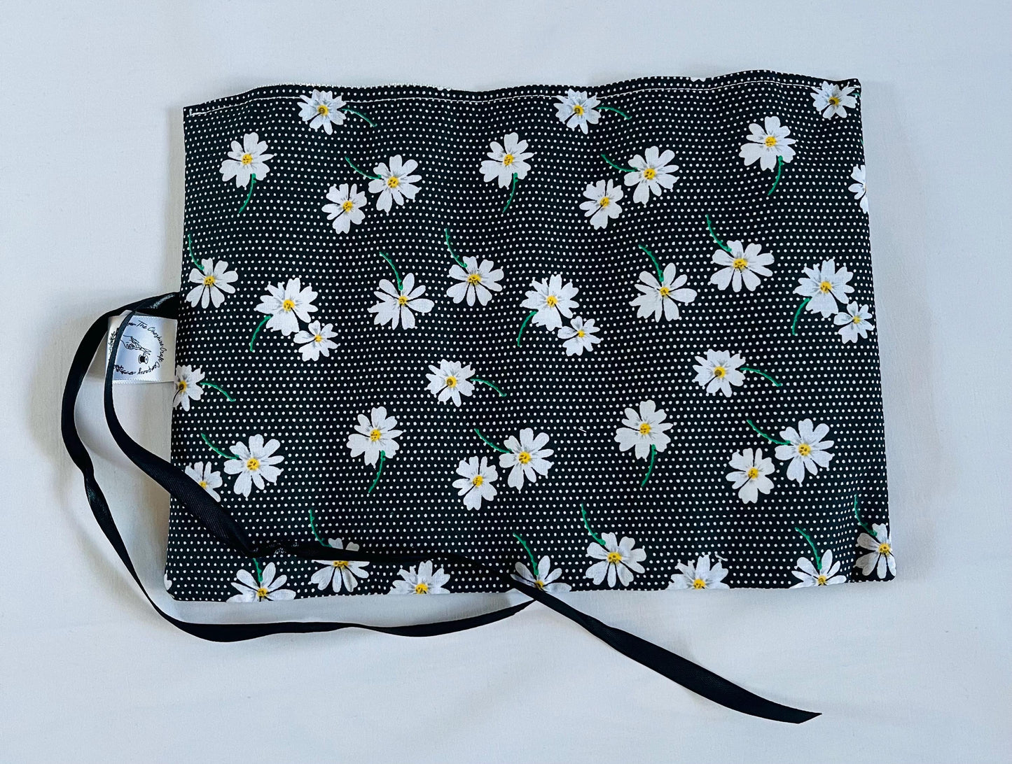 Black Daisy Brush Roll