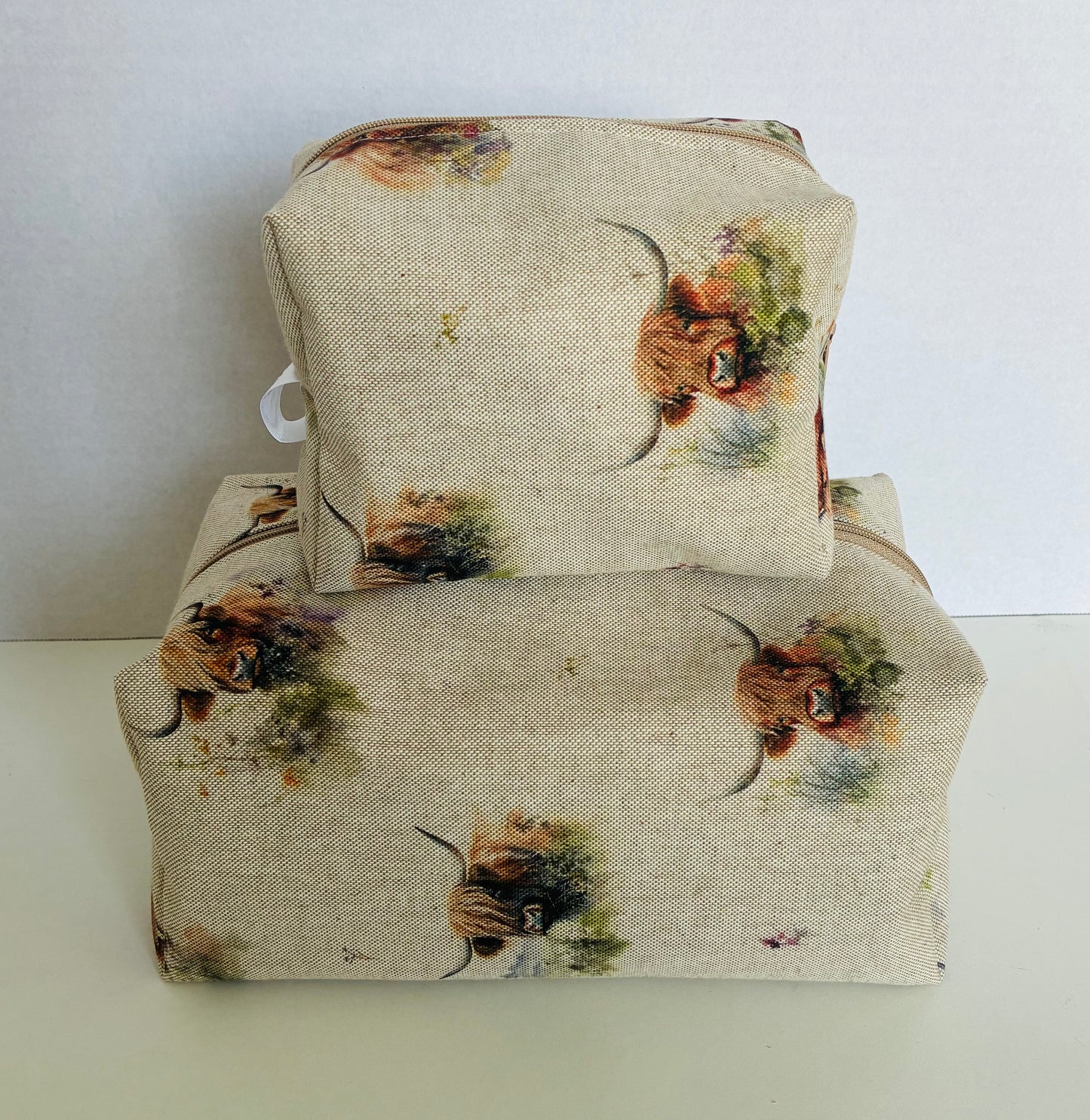 Highland Cow Make Up and Wash Bag Set