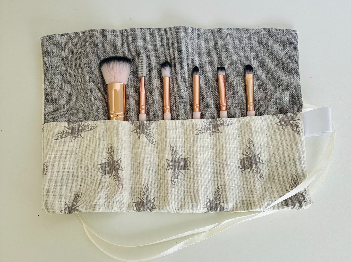 Bee Brush Roll