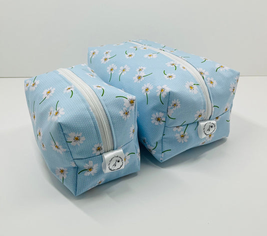 Blue Daisy Print Make Up and Wash Bag Set