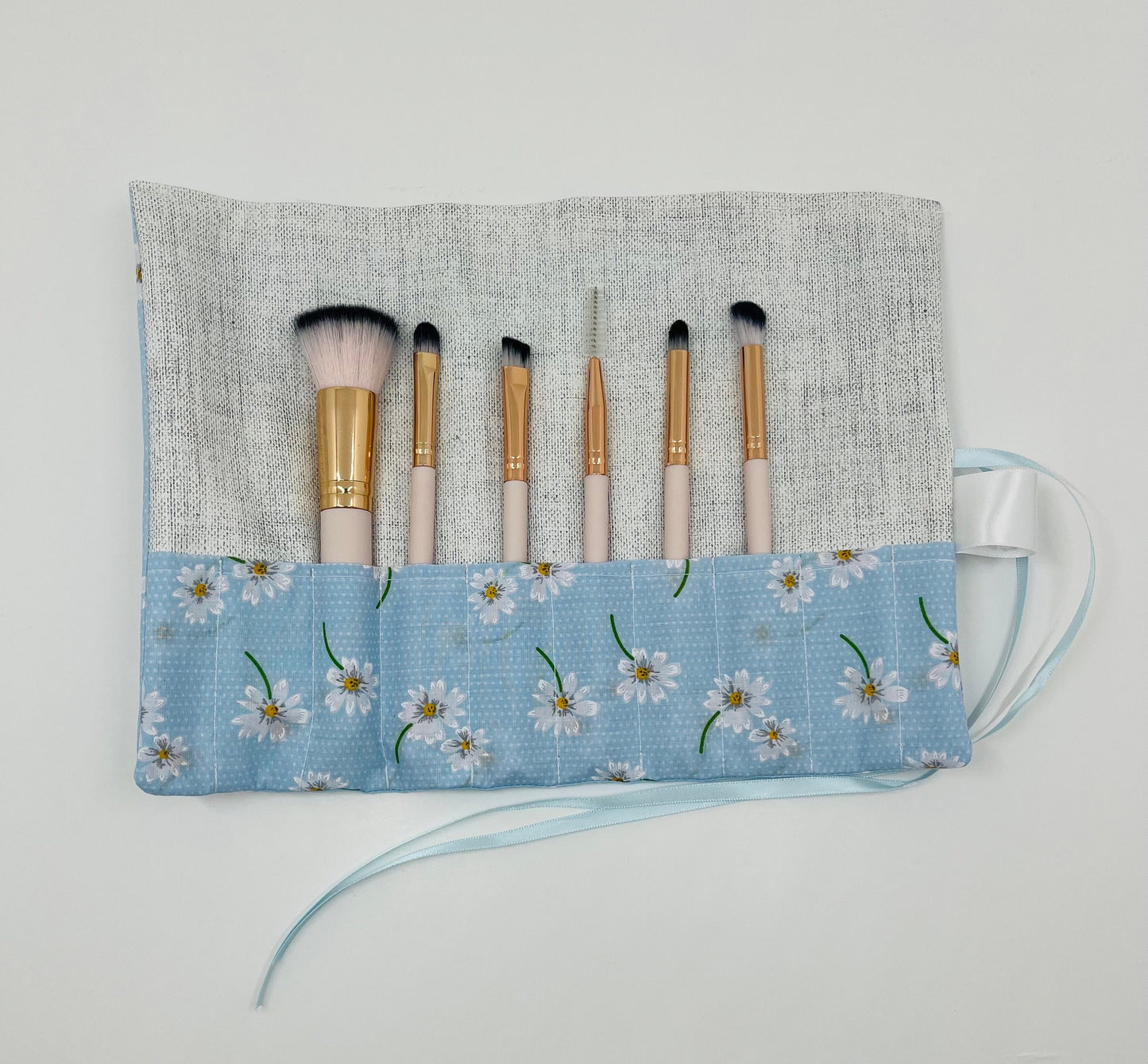 Blue Daisy Brush Roll