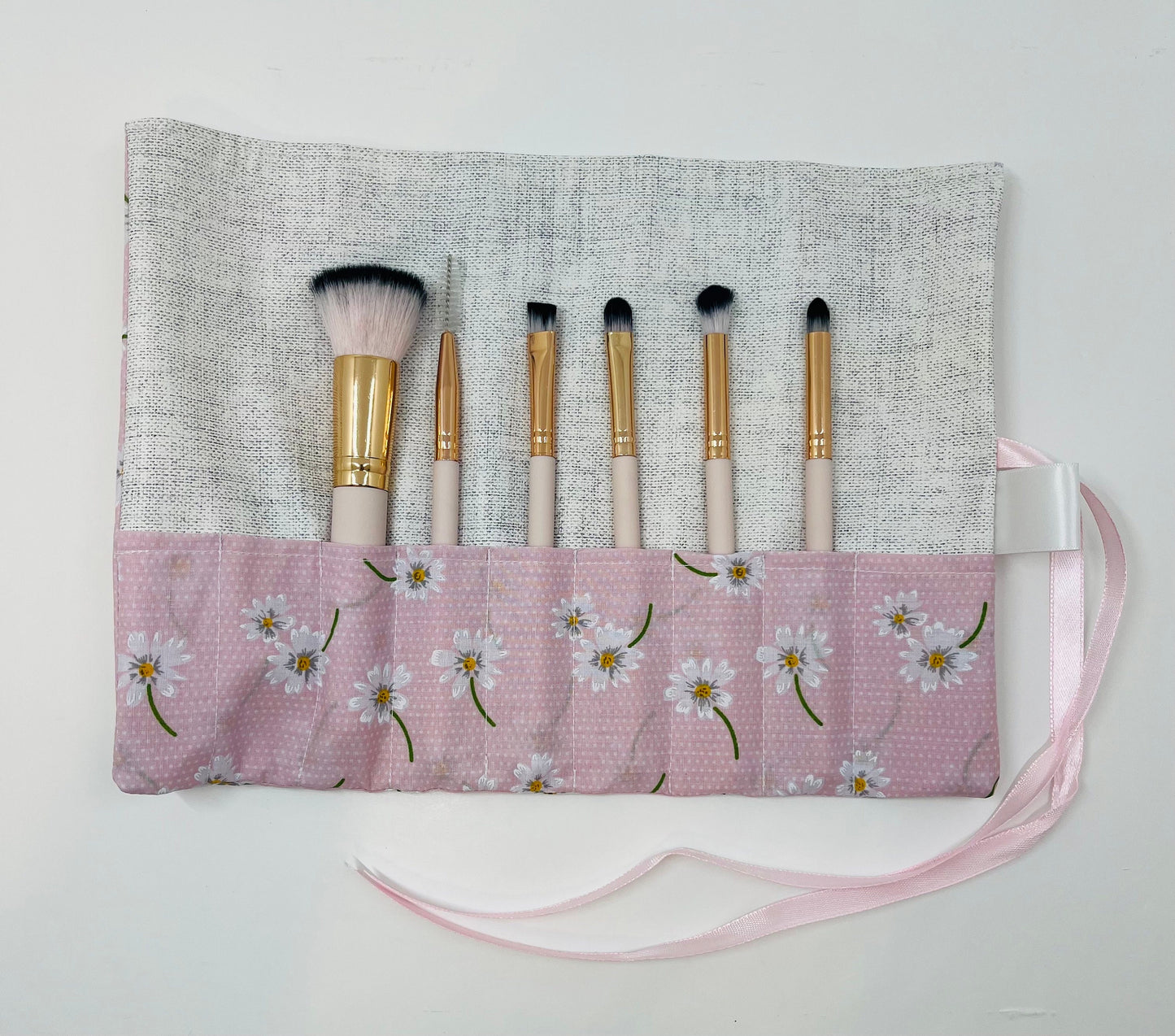 Pink Daisy Brush Roll