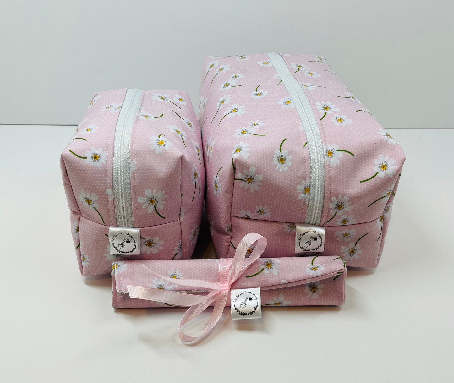Pink Daisy Print Travel Set