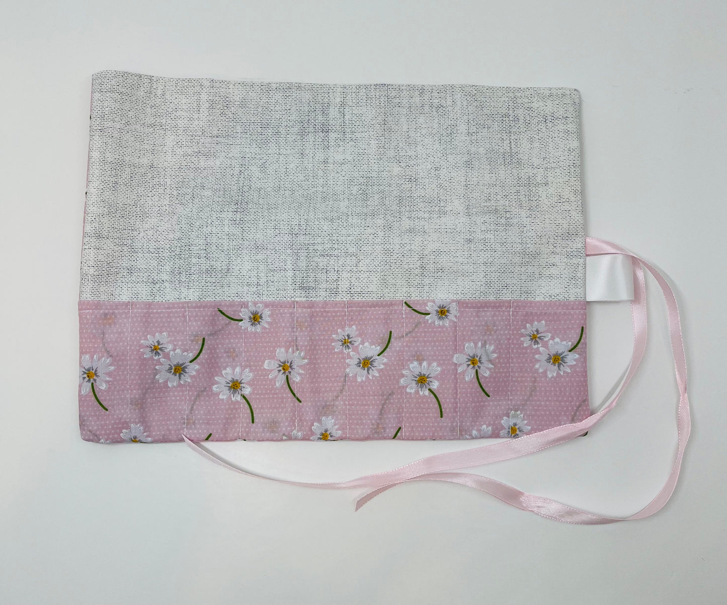 Pink Daisy Brush Roll