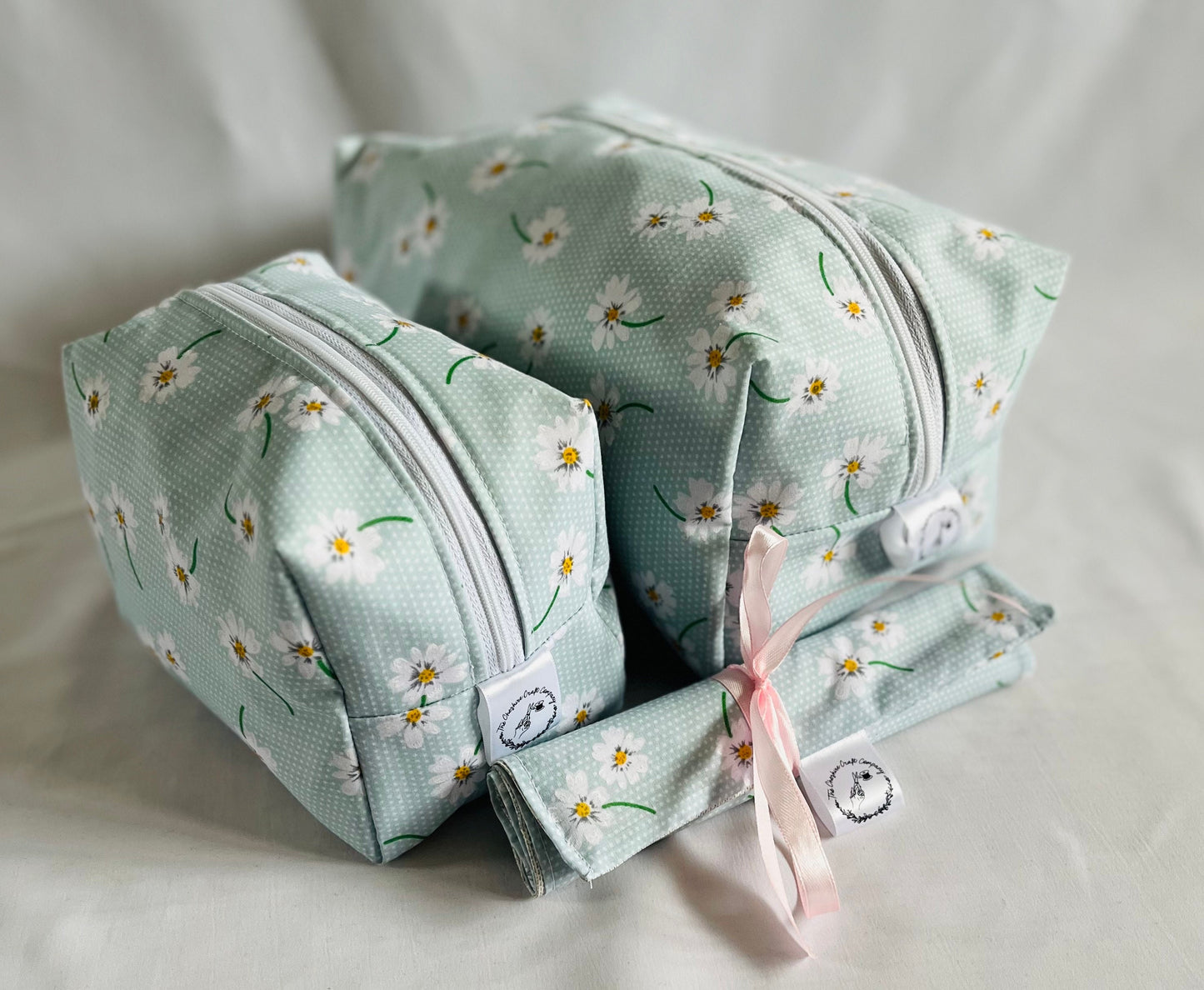 Green Daisy Print Travel Set