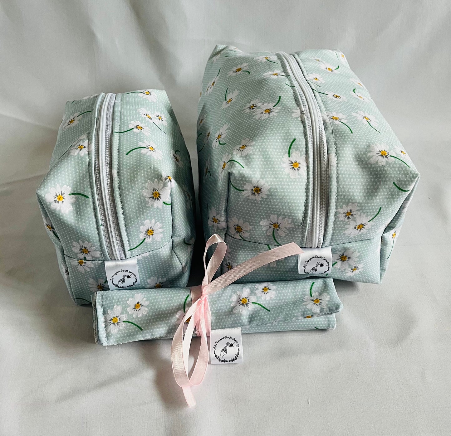 Green Daisy Print Travel Set