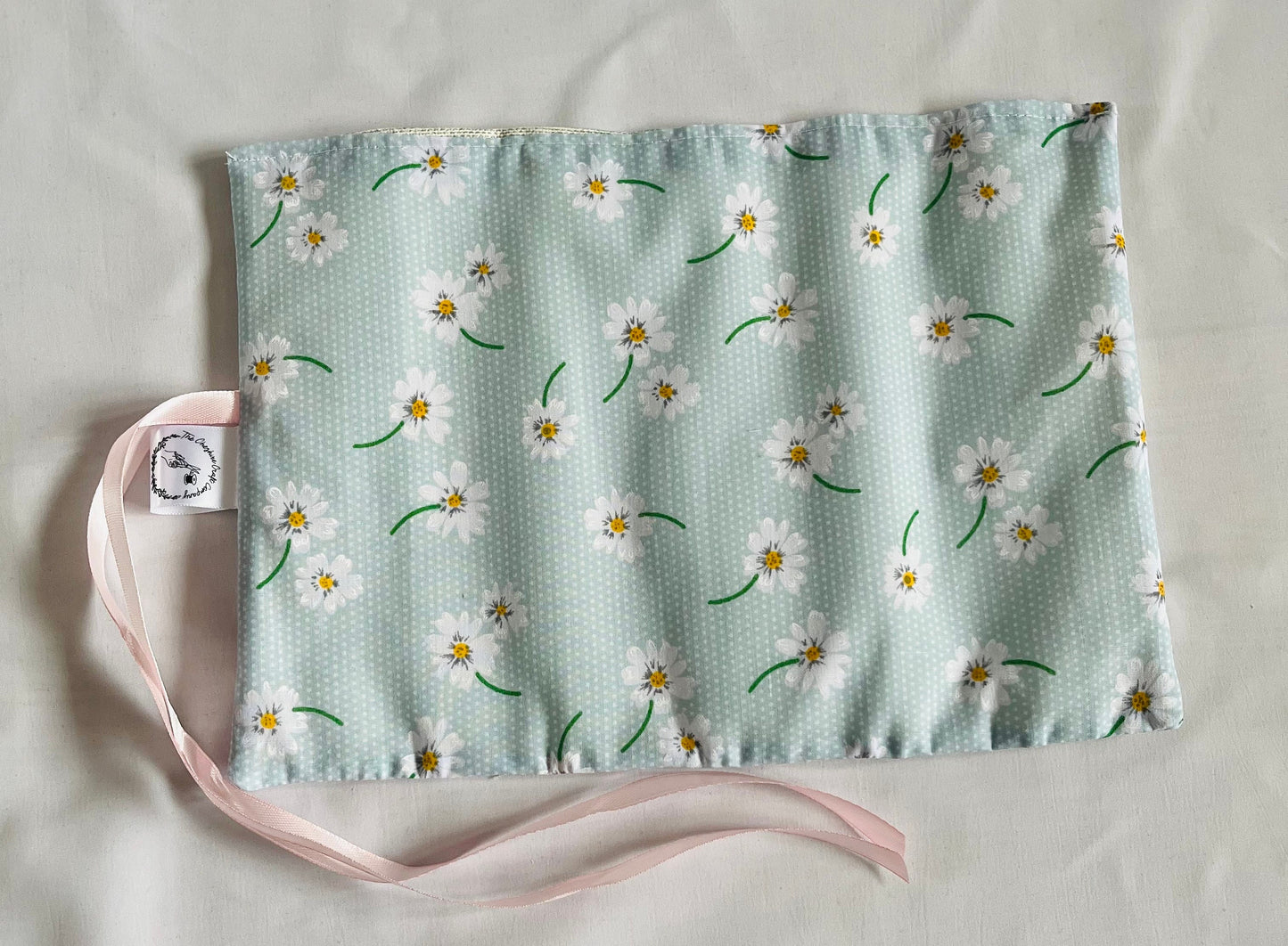 Green Daisy Brush Roll