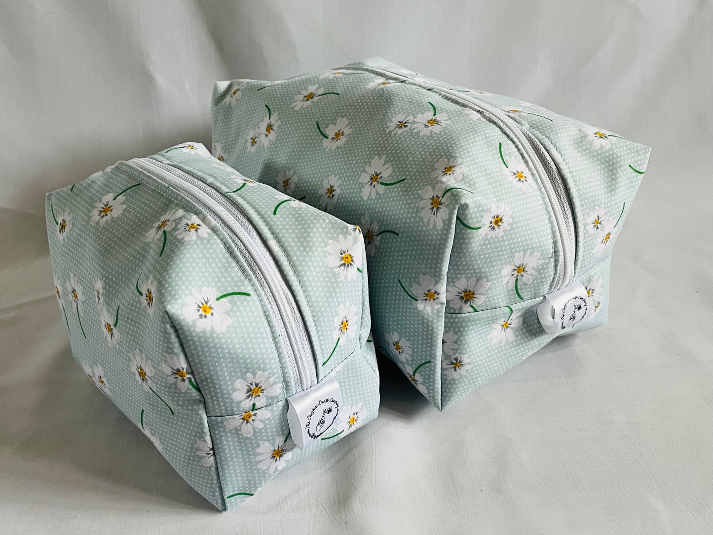 Green Daisy Print Make Up and Wash Bag Set
