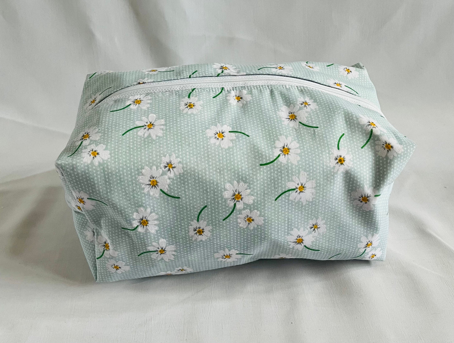 Green Daisy Print Wash Bag