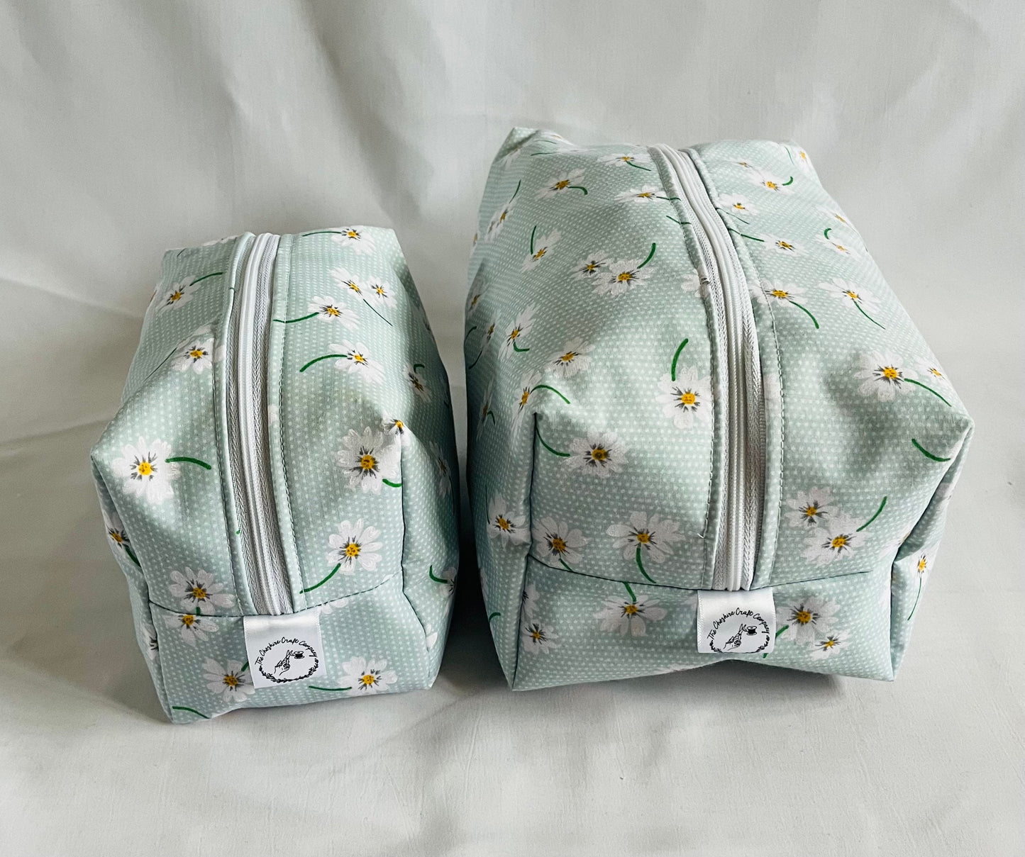 Green Daisy Print Make Up and Wash Bag Set