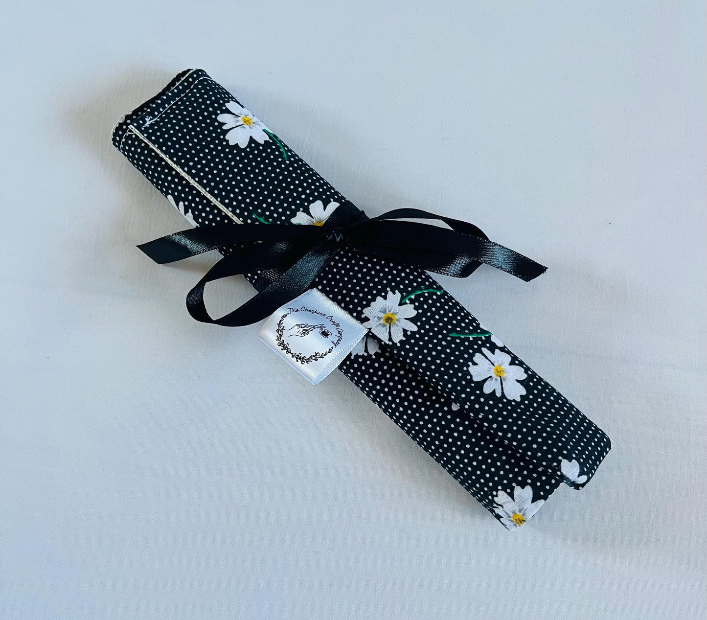 Black Daisy Brush Roll