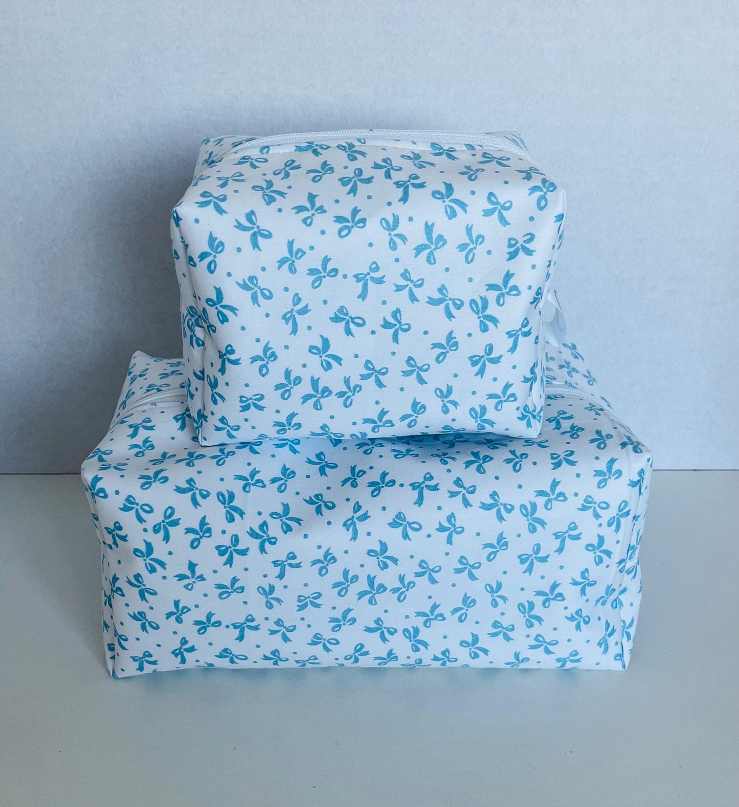 Blue Bow Print Make Up and Wash Bag Set