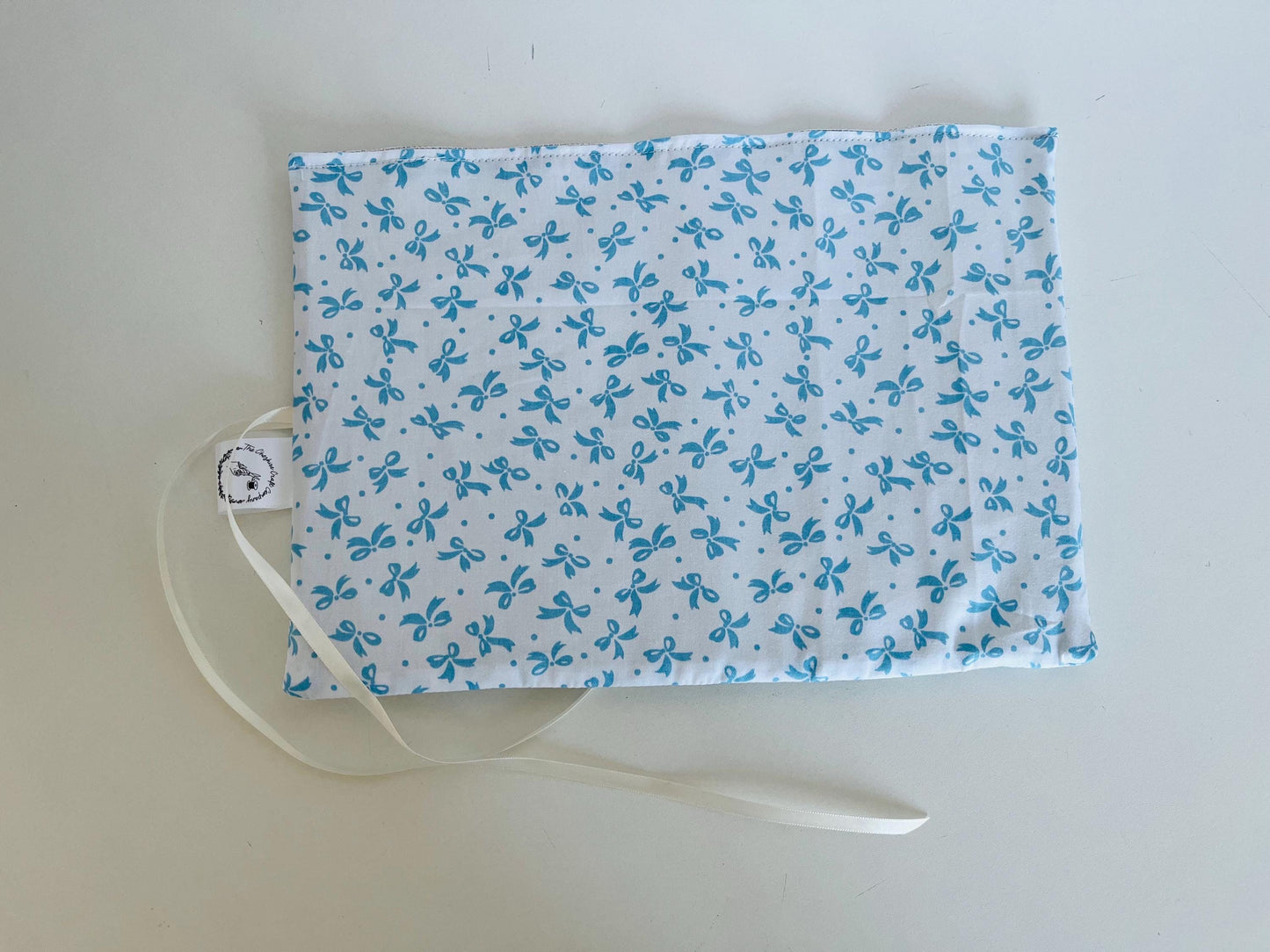 Blue Bow Print Brush Roll